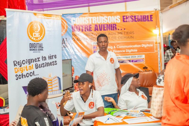 Stand Digital Business School — inscriptions ouvertes